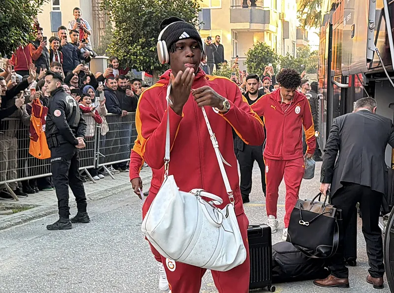 Borussia Dortmund'un yıldızı Galatasaray'a! Transferin gözdesi Ramy Bensebaini - 12