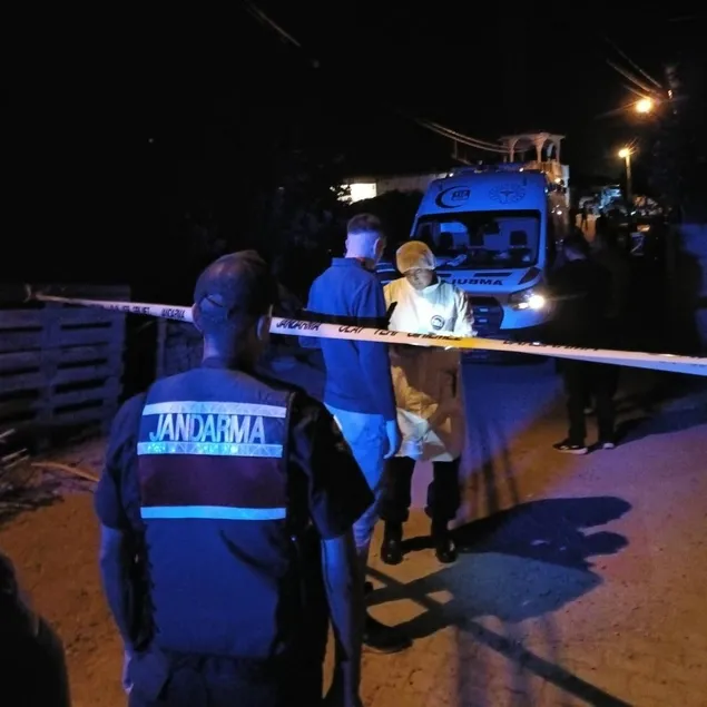 Anne ve babasını öldürdü kuzenlerini yaraladı