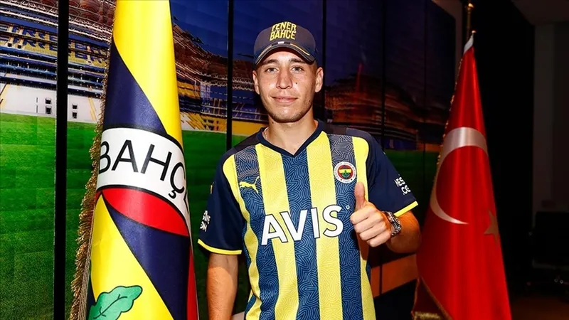fenerbahcede-surpriz-transfer-imzalarin-atilmasi-bekleniyor-1721067239771.jpg Fenerbahçe'de sürpriz transfer! İmzaların atılması bekleniyor-10