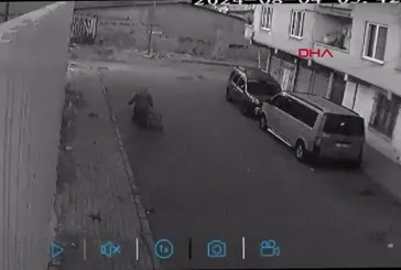 Yer: Avcılar! Minibüsten hırsızlık kamerada