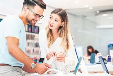 Vergisiz cep için gözler kabinede