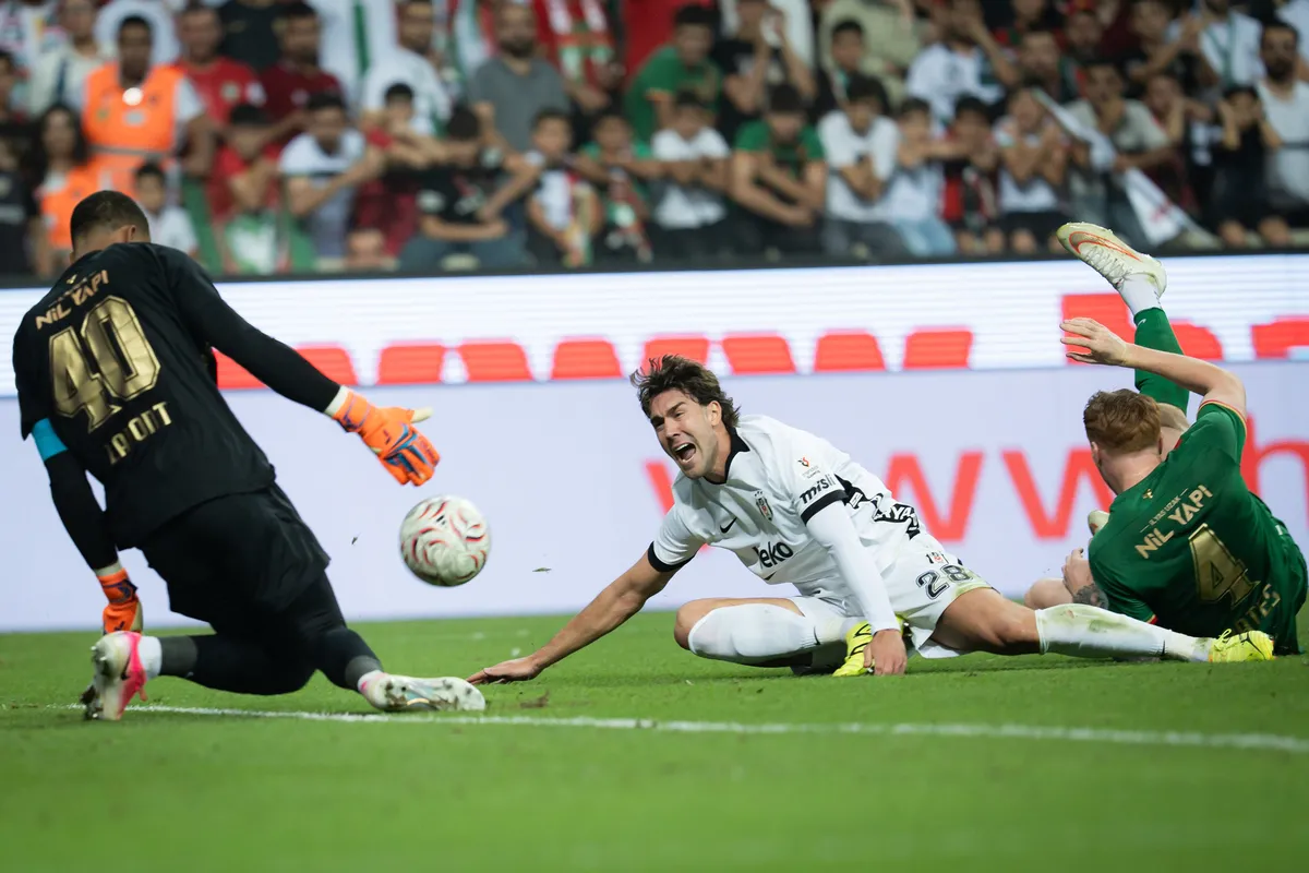 1789934837318.jpg Beşiktaş rakibine 3-2 yenildi