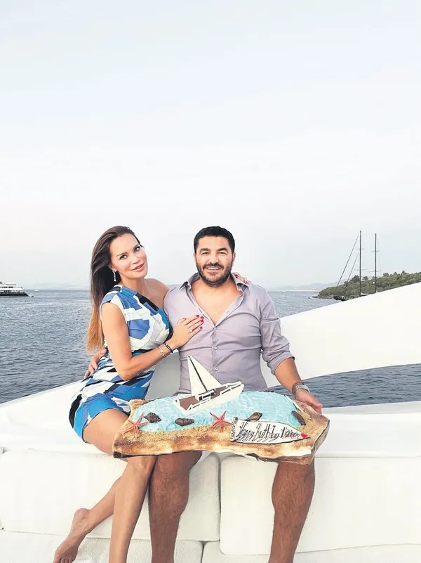 ebru-sallinin-esi-ugur-akkus-istanbul-havalimaninda-gozaltina-alindi-akkus-ifadesinin-ardindan-adliyeye-1686603303939.jpeg Ebru Şallı'nın eşi Uğur Akkuş İstanbul Havalimanı'nda gözaltına alındı! Akkuş ifadesinin ardından adliyeye...-4