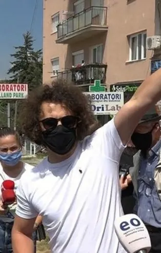 Türkiye Diyanet Vakfı'nın katkılarıyla yapılacak olan Priştine Merkez Cami inşasına karşı olanlar protesto düzenlendi!