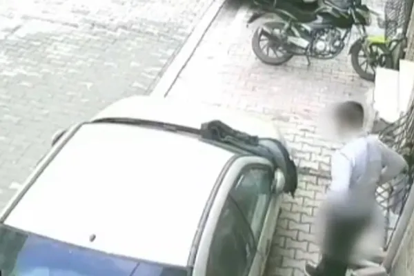 istanbul-esenyurtta-sokak-ortasina-buyuk-tuvaletini-yapti-o-anlar-kamerada-1638789408290.jpg İstanbul Esenyurt'ta sokak ortasına büyük tuvaletini yaptı! O anlar kamerada-9