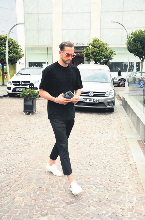 Güzel oyuncu Fahriye Evcen, modada da başrolü kaptı-9