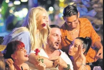 Büşra Pekin doğum gününü kutlamaya doyamadı