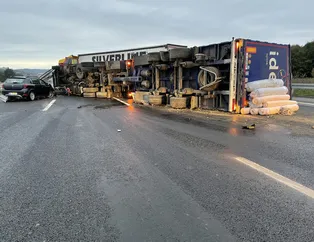 Kuzey Marmara Otoyolu'nda kamyon devrildi! Yol ulaşıma kapandı
