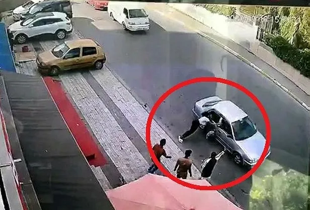 Esenyurt'ta kapkaççı dehşeti: Çantasını aldıkları kadını böyle sürüklediler-2