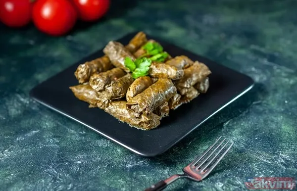 🍃 Sarma Severler Dikkat! Bu Yöntemi Denemeden Geçmeyin Sarma Pişirirken Birçok Kişi Ya Çok Dağılmış Ya Da Diri Kalmış İç Harçtan Şikayet Eder. İşte Bu Noktada...