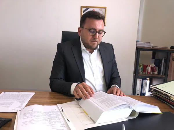 bursada-covid-19-asisi-olmadigi-ve-pcr-testi-yaptirmadigi-icin-tazminatsiz-isten-kovulan-isciyi-mahkeme-hakli-1656147873364.jpg Bursa'da Covid-19 aşısı olmadığı ve PCR testi yaptırmadığı için tazminatsız işten kovulan işçiyi mahkeme haklı buldu-7