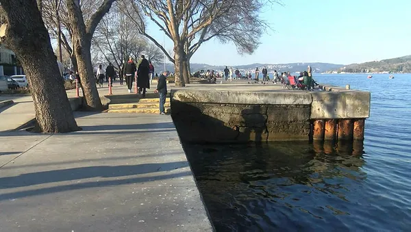 1612683418521.jpg Sarıyer'de hareketli anlar! Denize düşen kadını kurtarmak için seferber oldular-1