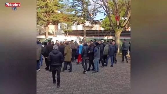 İnegöl’de hüzünlü veda: Kazada vefat eden 2 genç kız toprağa verildi