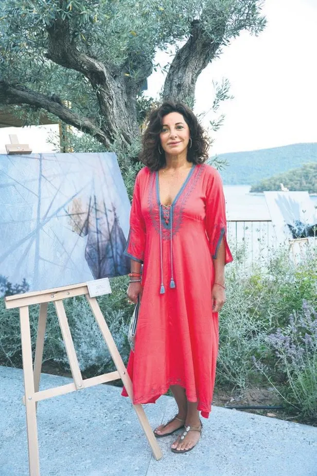 modern-koyde-sanat-soleni-1598912863945.jpeg Modern köyde sanat söleni! "Bodrum Loft'ta Sanat" etkinliğine iş, sanat ve cemiyet hayatının önde gelen isimleri katıldı-7