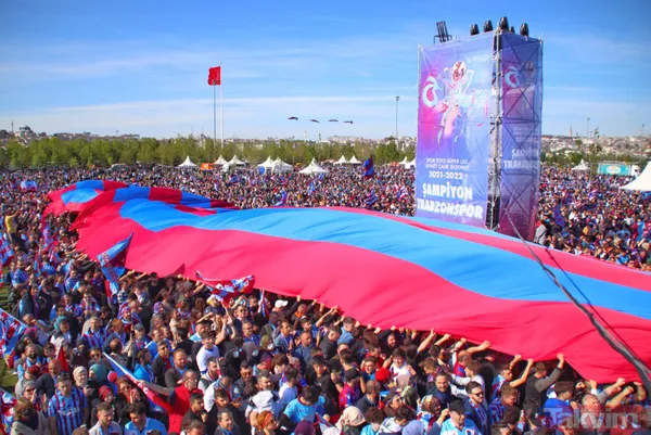 Yenikapı'da bordo-mavi coşku! Trabzonspor taraftarından ışık şov - 29