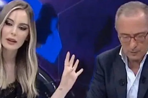Dans etti diye Hande Sarıoğlu'nu işten kovan Fatih Altaylı ve Ahmet Hakan göbek atan doktora destek çıktı! Kim daha iyi kıvırıyor?