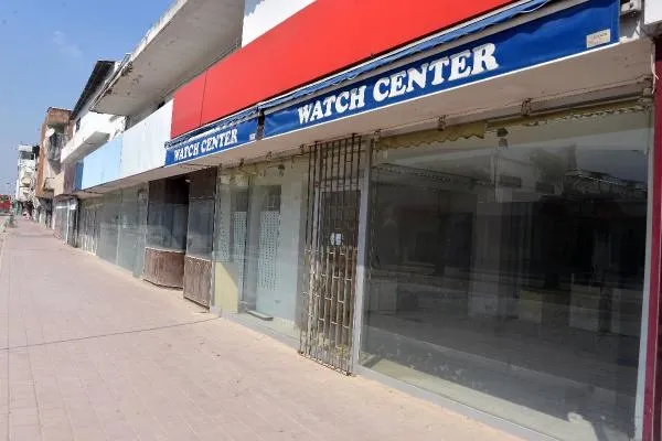 İncirlik hayalet şehre döndü, tüm dükkanlar boşaldı-1