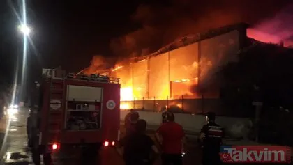 Antalya’da plastik fabrikasında yangın! Alevler geceyi aydınlattı