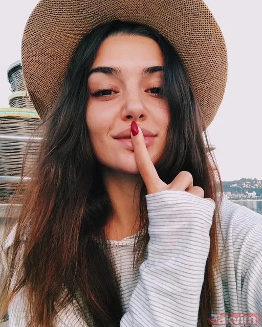 Hande Erçel’den bornozlu paylaşım! Hakan Sabancı’nın biricik sevgilisi sosyal medyaya damga vurdu! Anbean yayınladı - 21