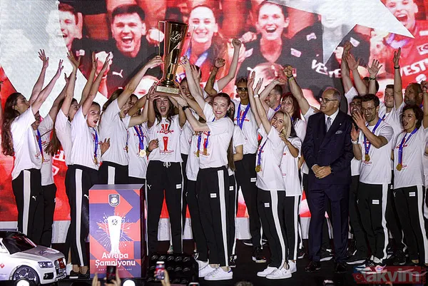 Filenin Sultanları, Avrupa şampiyonluğunu doyasıya kutladı! Vargas "Malatya bulunmaz eşin" türküsüne eşlik etti - 1