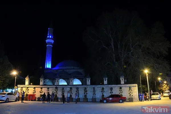 Kur'an-ı Kerim'de "Bin aydan daha hayırlı" olduğu bildirilen Kadir Gecesi tüm yurtta dualarla idrak edildi - 11