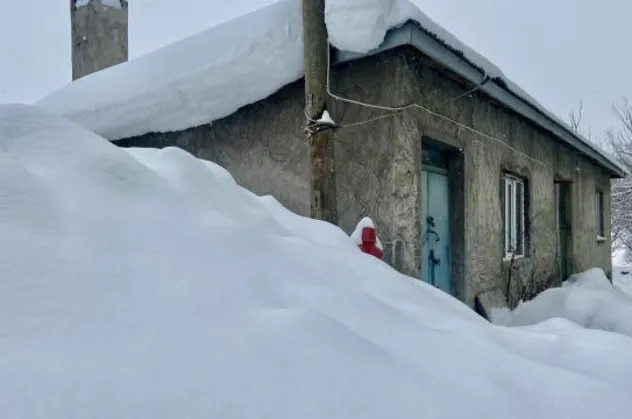 Ağrı’da evler kara gömüldü