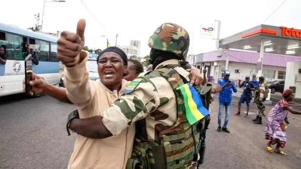 Gabon'un geçici başkanı General Brice Oligui Nguema o tarihte yemin edecek!-8