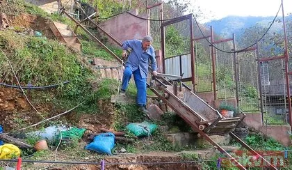 Trabzonlu Hüseyin yaptı: Evine vagonlu raylı sistemle iniyor! Görenlerin aklına ’Hugo’ geliyor