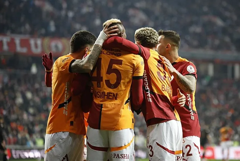 Galatasaray’ın tek rakibi Liverpool!
