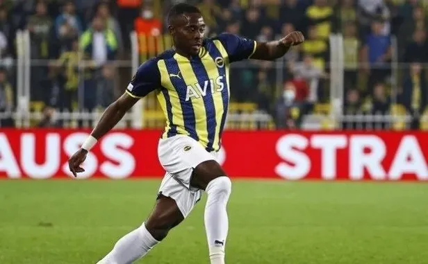 bu-sezon-istedigi-forma-sansini-bulamayan-osayiden-soke-den-hamle-1668990448343.jpeg Bu sezon istediği forma şansını bulamayan Osayi'den şoke eden hamle-5