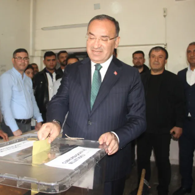 Bakanlar oylarını kullanıyor