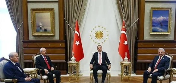 CUMHURBAŞKANLIĞI KÜLLİYESİ'NDEKİ LİDERLER ZİRVESİNDE YENİ ANAYASA MUTABAKATI