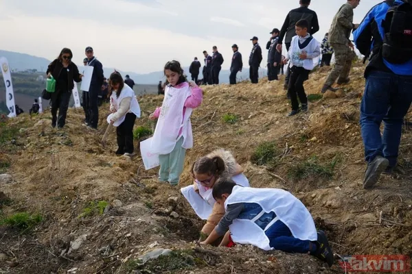 Adana'da, 840 Bin Fidan Toprakla Buluştu. Fidan Dikim Organizasyonu Adana Alparslan Türkeş Bilim Ve Teknoloji Üniversitesi'nde Belirlenen Alanda...