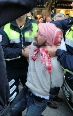 Atatürk heykeline çıkan balici linç edildi