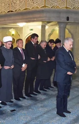 Başbakan Yıldırım Tataristan'da namaz kıldırdı