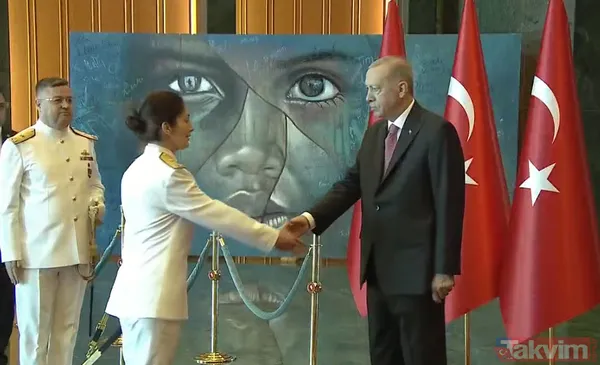 Külliye'de '30 Ağustos' kabulleri! Başkan Erdoğan'dan Türkiye'nin ilk kadın amirali Gökçen Fırat'a: Sen benim hemşehrimdin he? - 7