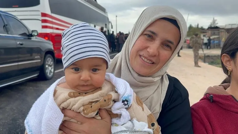 cumhurbaskani-erdogan-4-aylik-bebegi-gorunce-konvoyu-durdurdu-1763210617142.jpeg Başkan Erdoğan 4 aylık bebeği görünce konvoyu durdurdu-1