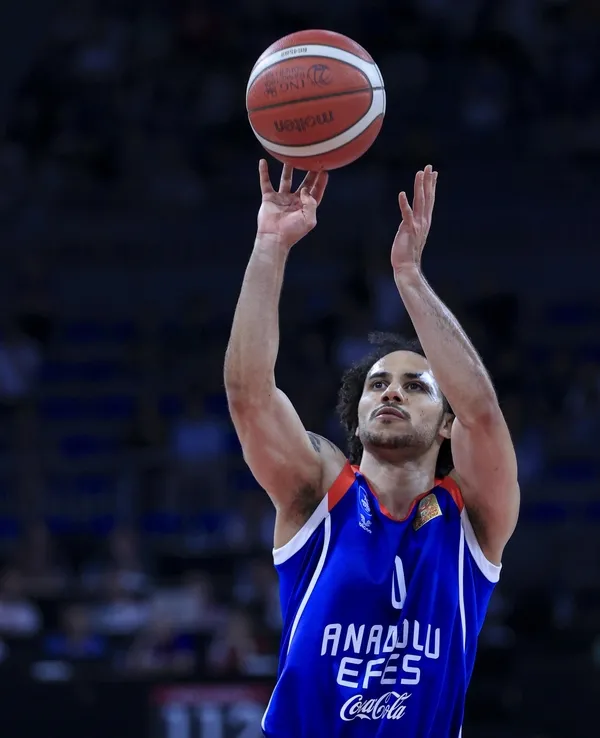 anadolu-efesin-yildiz-oyuncusu-shane-larkin-imzayi-atti-1654847606327.jpg Anadolu Efes'in yıldız oyuncusu Shane Larkin imzayı attı!-2