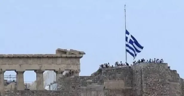 Yunanistan yas tutuyor! Ayasofya yeniden cami oldu, Yunan bayrakları yarıya indi