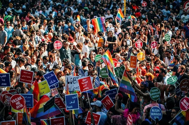 İşte Türkiye'de sapkın LGBTİ propagandasını destekleyen gruplar! CHP'li belediyeler başı çekiyor