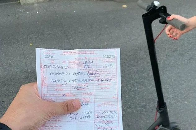Elektrikli scooterla yola inen yandı: Polis ceza kesmeye başladı
