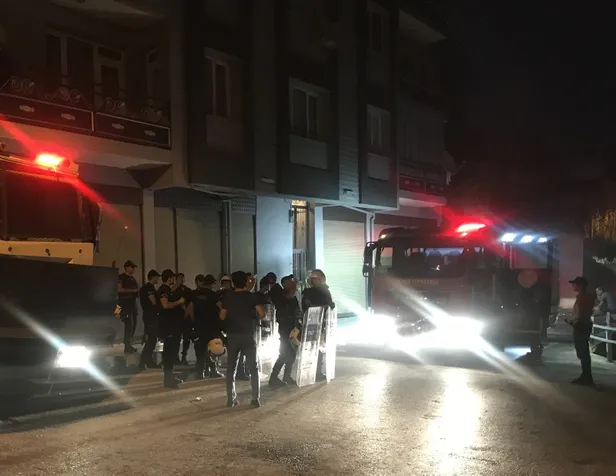 İzmir'de cinayet zanlılarının evinde "şüpheli" yangın! Çevik kuvvet ve TOMA nöbette-2