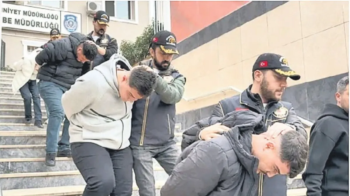 Payına kesik atılan dolandırıcı “Dolandırıldım” diyerek hırsızları yakalattı