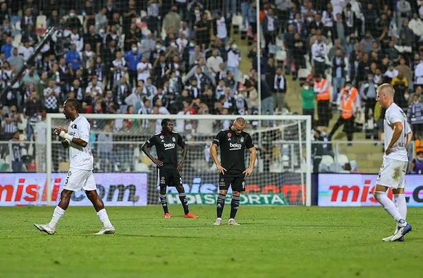 karal-kayboldu-altay-2-1-besiktas-mac-sonucu-1632510102649.jpeg