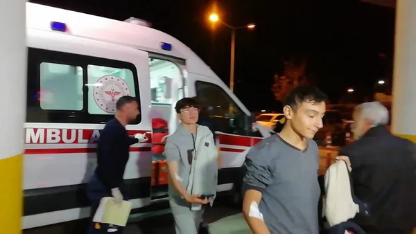 erzincanda-20-ogrenci-gida-zehirlenmesi-suphesiyle-hastaneye-kaldirildi-1667332908830.jpg Erzincan'da 20 öğrenci gıda zehirlenmesi şüphesiyle hastaneye kaldırıldı-3