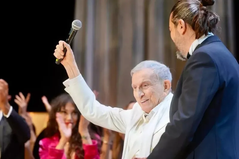 son-dakika-tiyatronun-usta-ismi-haldun-dormen-hayatini-kaybetti-aci-haberi-oglu-duyurdu-1769010409582.jpeg Son dakika: Tiyatronun çınarı Haldun Dormen hayatını kaybetti! Acı haberi oğlu duyurdu-3