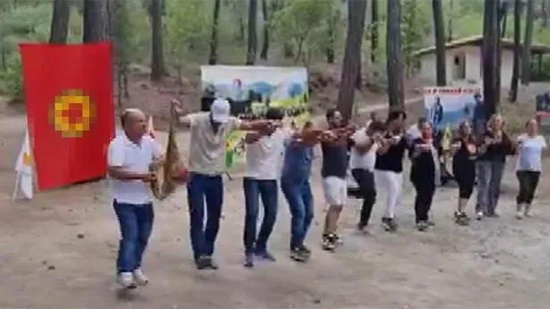 guney-kibris-rum-kesiminde-skandal-teror-orgutu-pkknin-propagandasini-yaptilar-1660573090558.jpeg Güney Kıbrıs Rum kesiminde skandal! Terör örgütü PKK'nın propagandasını yaptılar-2