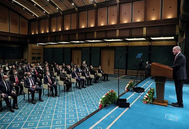 baskan-recep-tayyip-erdogan-kabine-toplantisinin-ardindan-carpici-mesajlar-verdi-20-aralikta-panik-havasini-da-1642631747917.jpeg Başkan Recep Tayyip Erdoğan Kabine toplantısının ardından çarpıcı mesajlar verdi: 20 Aralık'ta panik havasını dağıttık-6