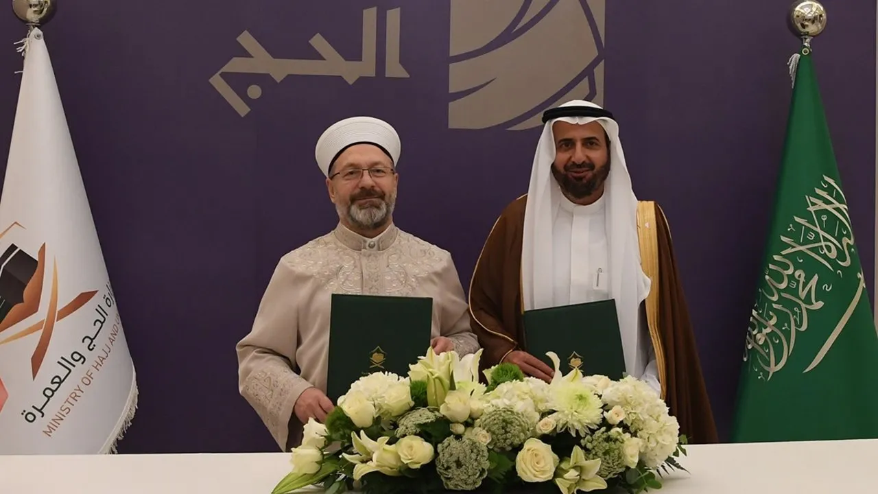 Diyanet İşleri Başkanı Ali Erbaş 2025 yılı hac protokolünü imzaladı: Turist vizesiyle hacı olmak yok