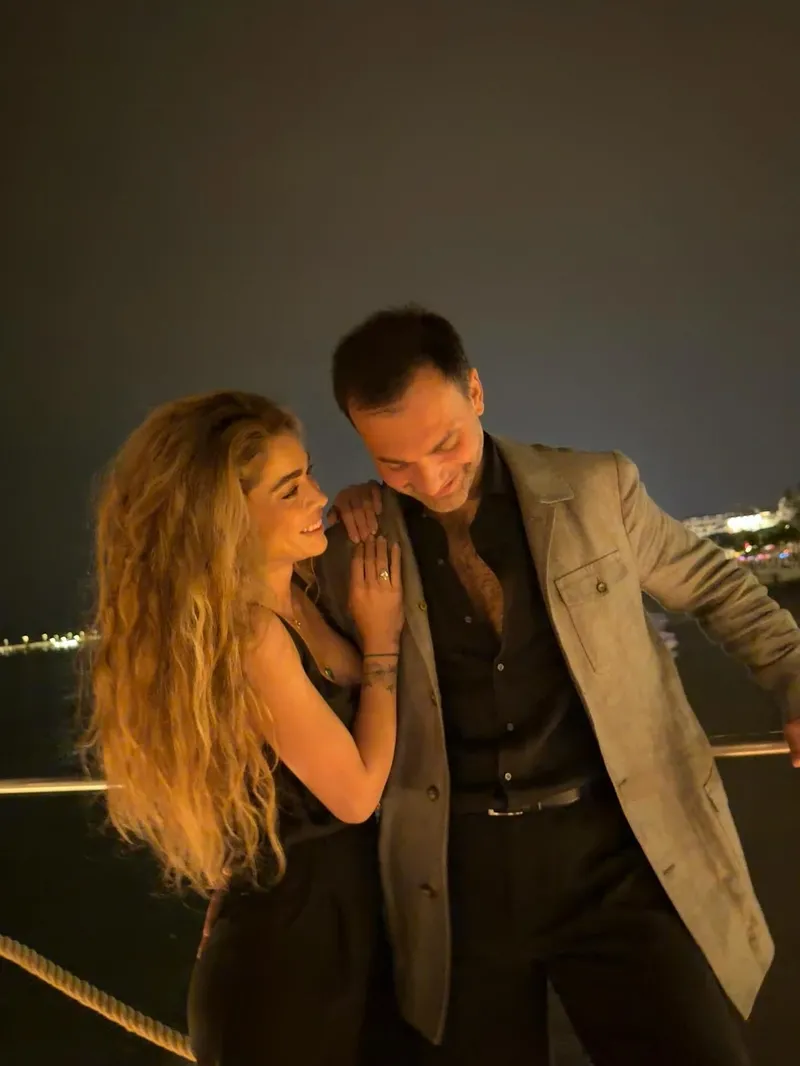 oyku-celik-ve-ali-cakicidan-evlilik-mujdesi-bakin-nasil-duyurdu-1760517269572.jpg Kaynak: Sosyal medya